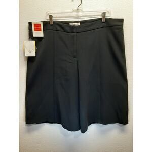 NWT Isaac Mizrahi Women's Black Wide Leg Shorts l Size: 18